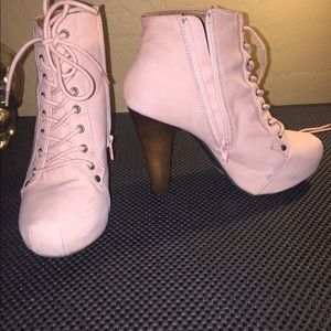 Zipper/laced ankle boots